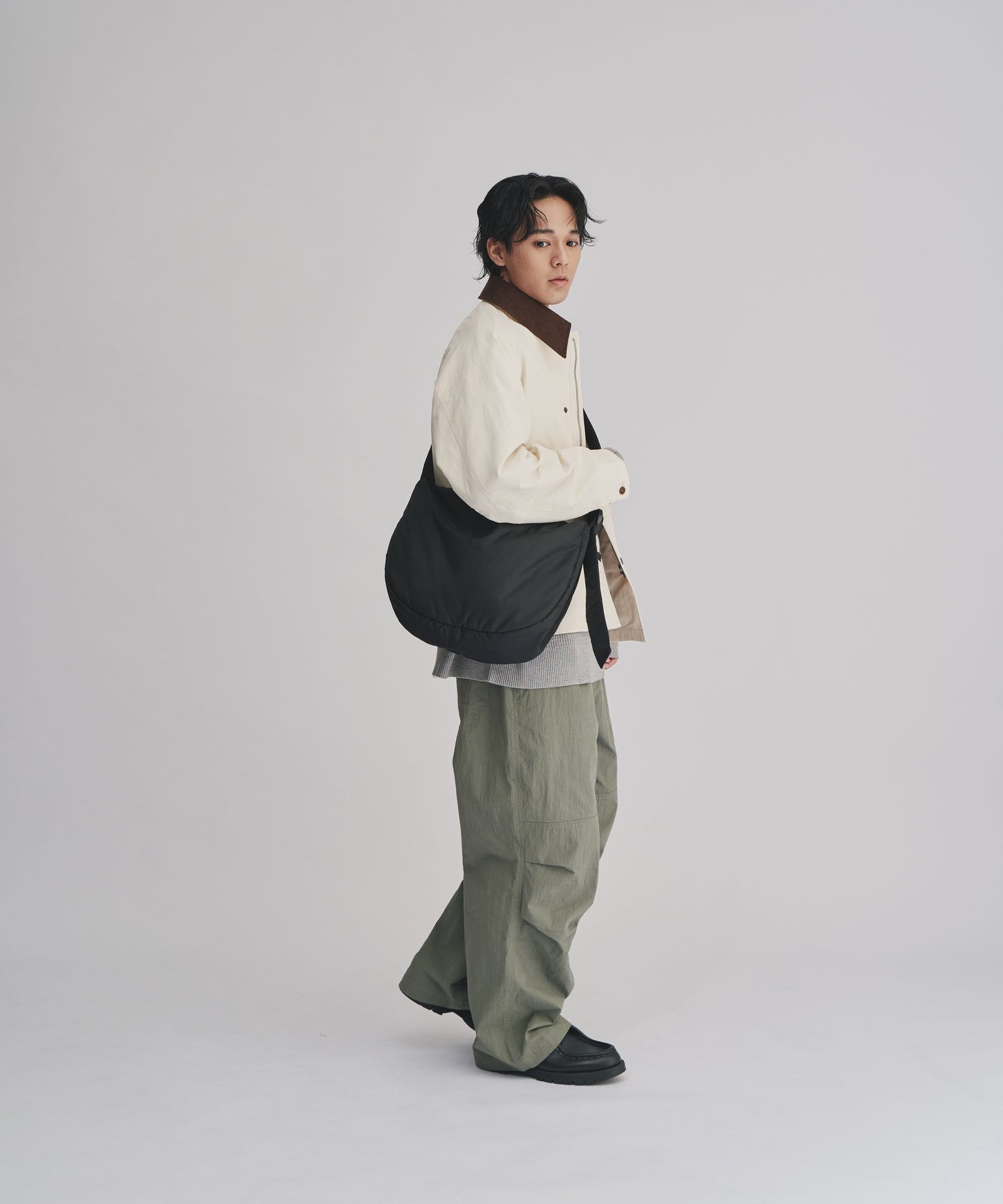 Broad band cloud half moon bag (medium)