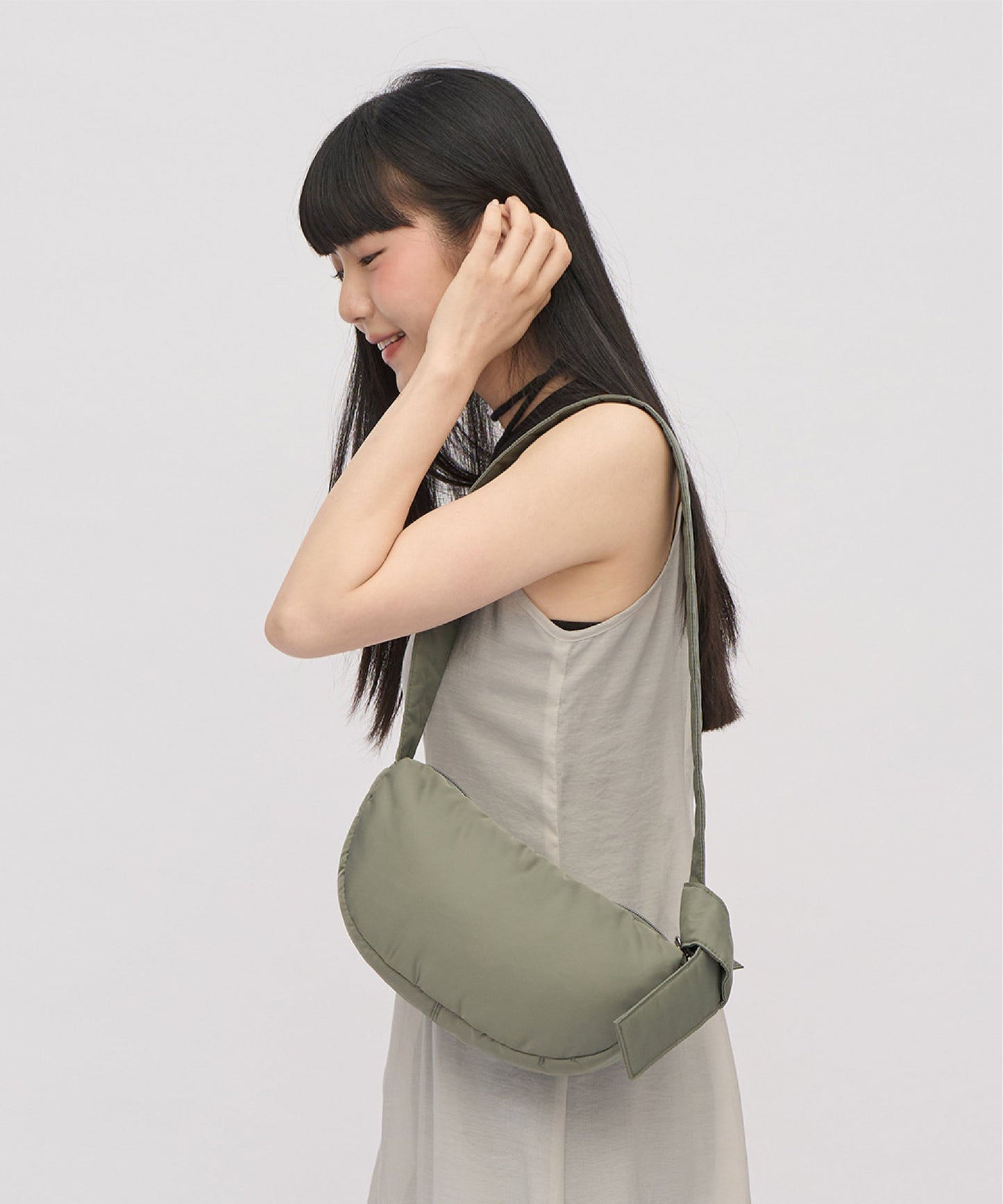 Broad Band Cloud Half Moon Bag (Small)