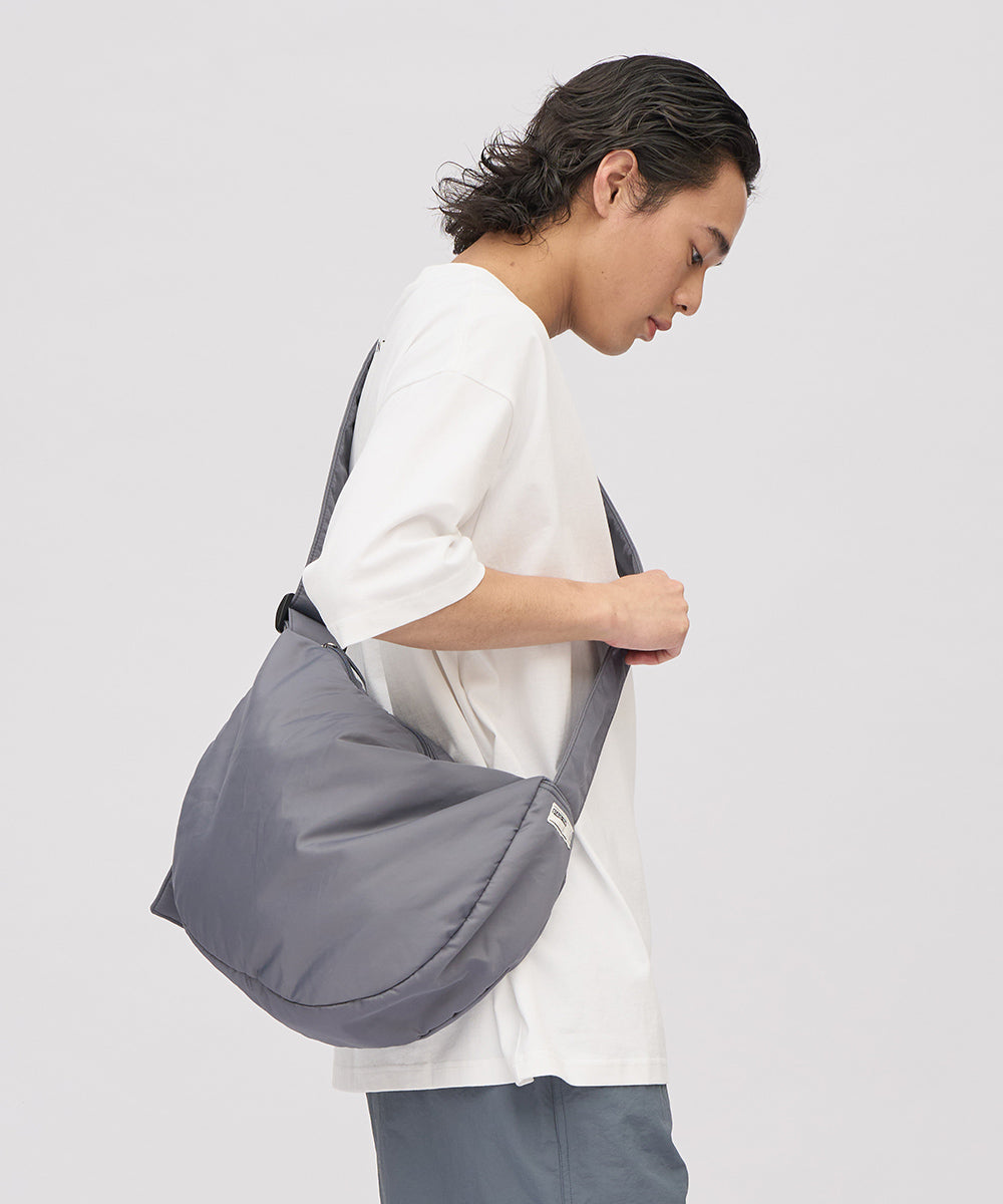 Broad band cloud half moon bag (medium)