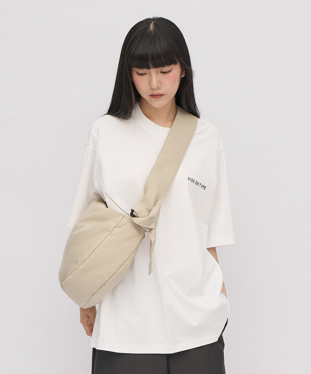 Broad band cloud half moon bag (medium)