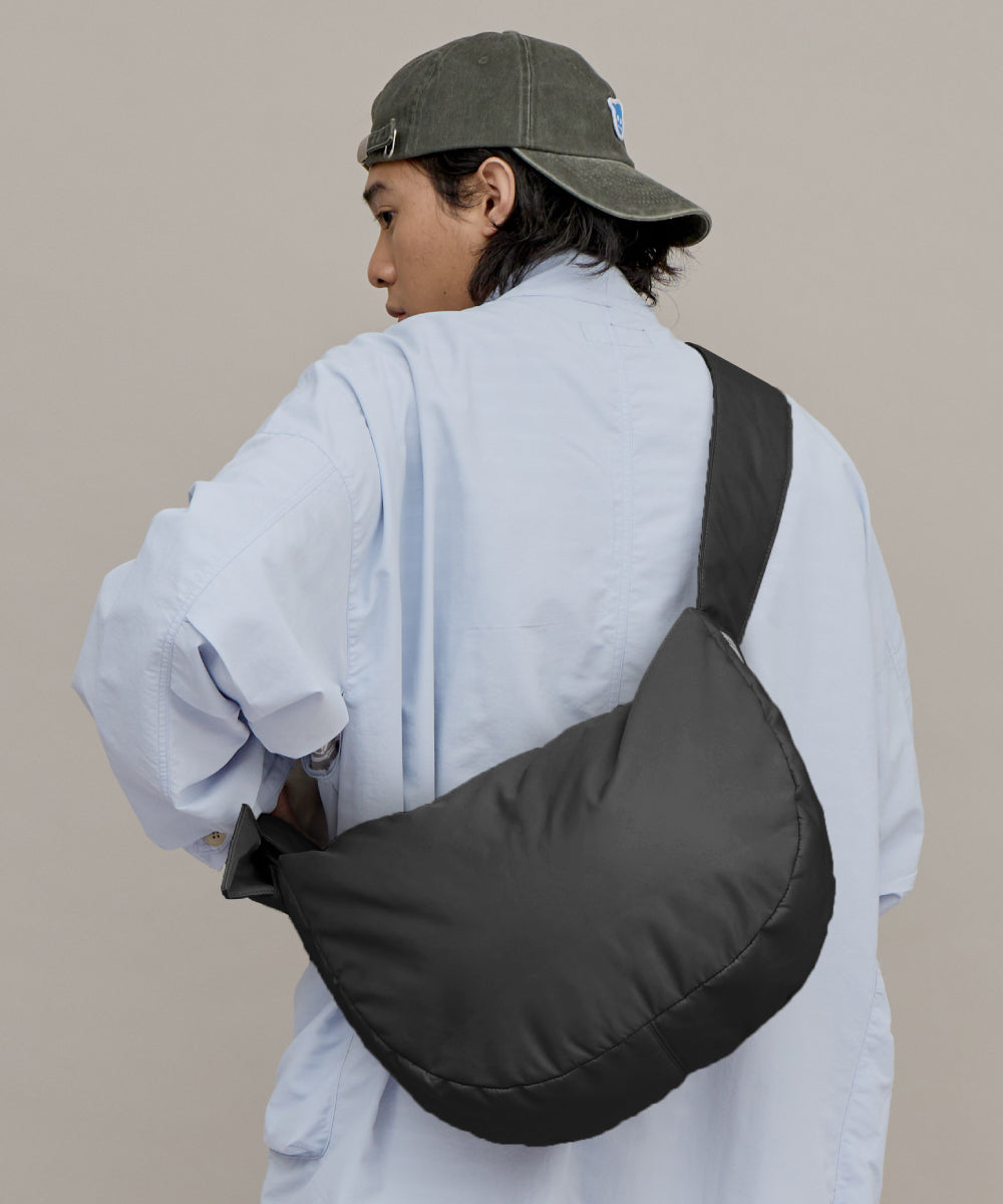 Broad band cloud half moon bag (medium)