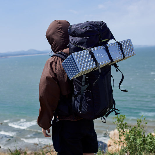 Single foldable camping mattress
