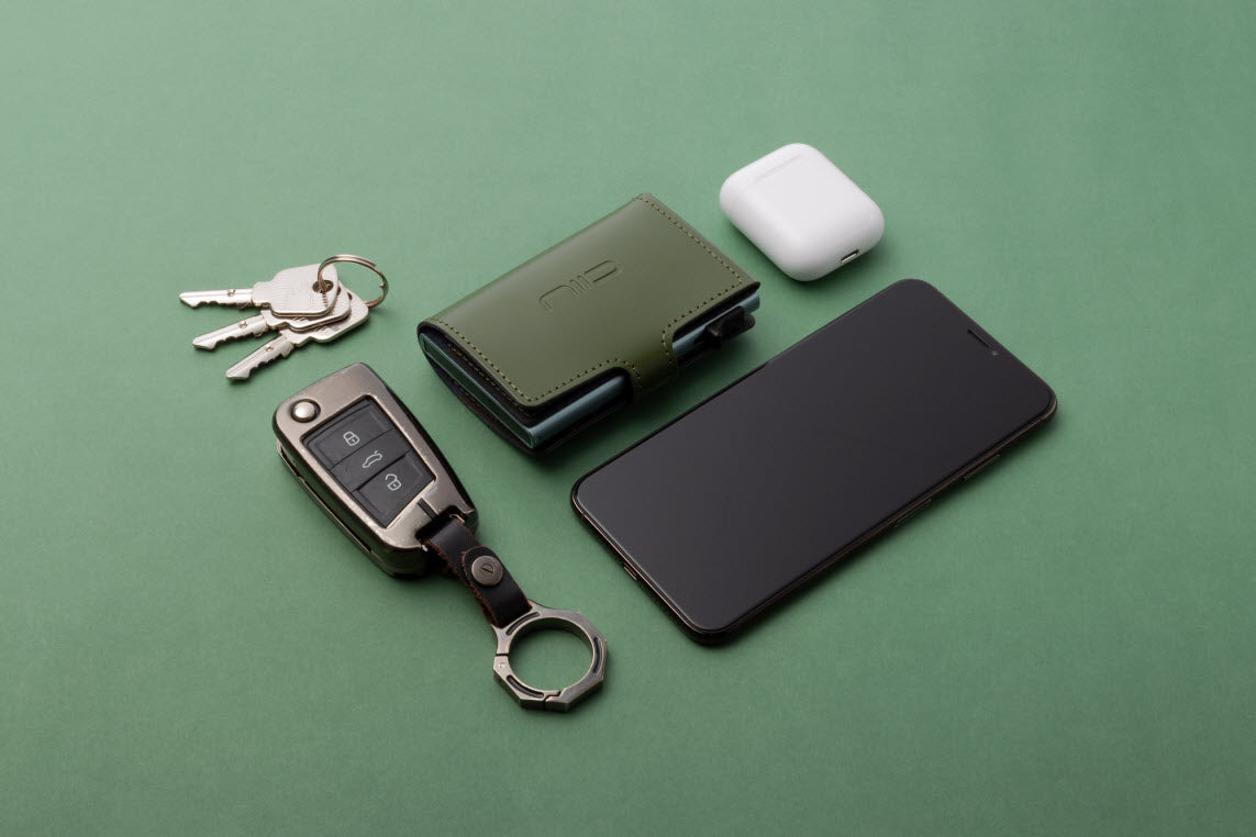 Slide Mini Wallet ‧Scratch-resistant cowhide RFID small wallet-type card box