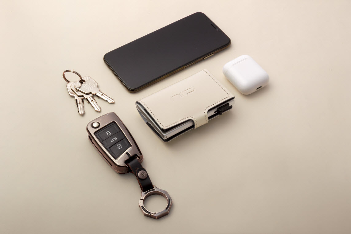 Slide Mini Wallet ‧Scratch-resistant cowhide RFID small wallet-type card box